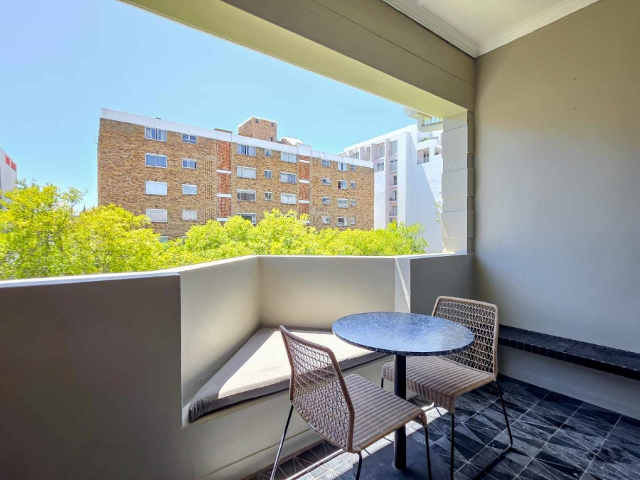 1 Bedroom Property for Sale in Sea Point Western Cape